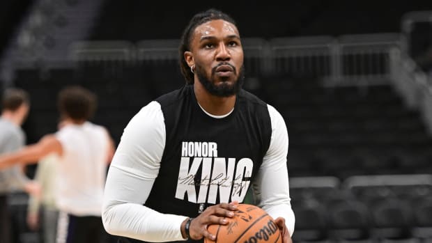  Milwaukee Bucks forward Jae Crowder (99) warms up 